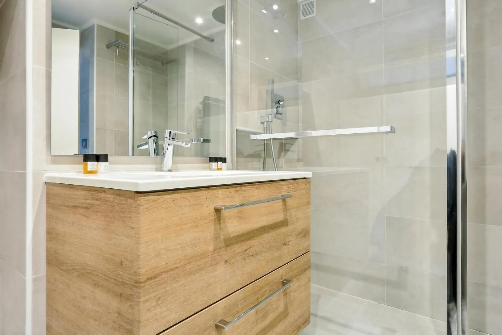 Bnbnook - Bright 2Br Near Louvre & Pompidou Paris