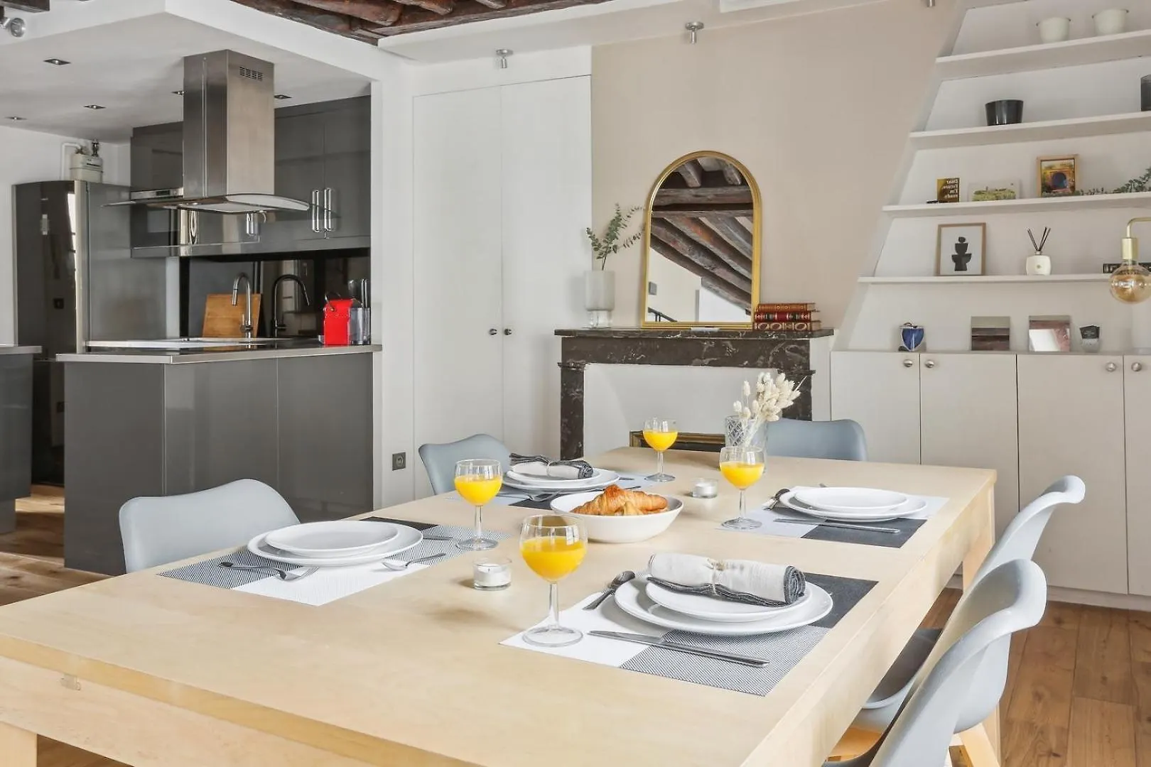 Bnbnook - Bright 2Br Near Louvre & Pompidou Paris Apartment