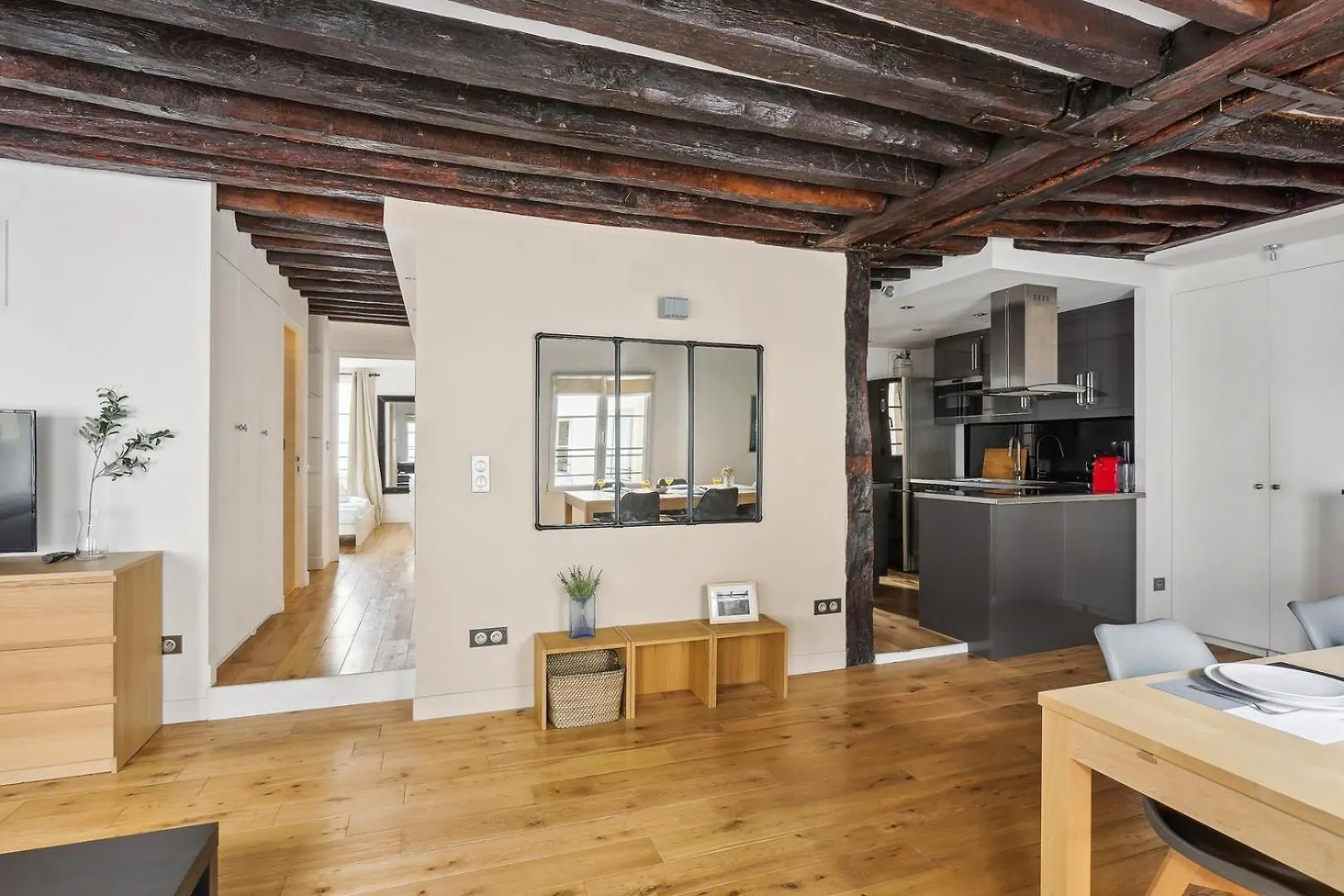 Bnbnook - Bright 2Br Near Louvre & Pompidou Paris Apartment